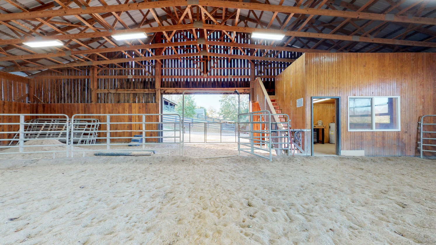 Equestrian estate with indoor arena, detached office & more