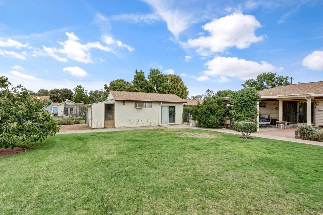 Horse Property with Owned Solar Close to City - photo 4