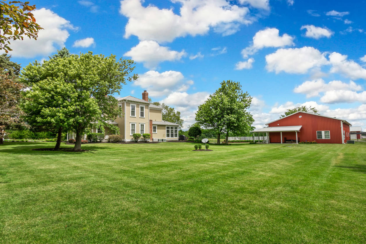Luxury Horse Farm with Stunning & Stately Farmhouse on 19.5... London