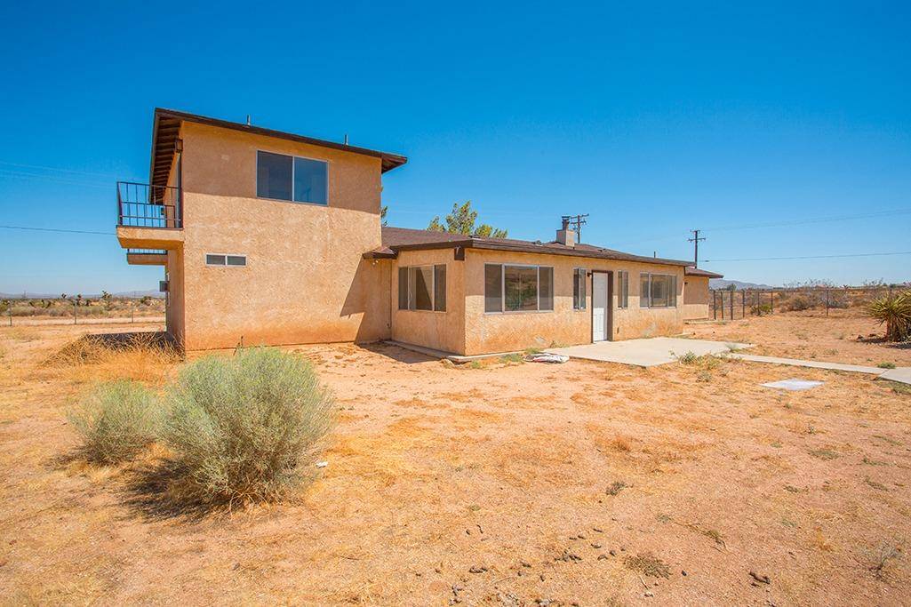 Country Living! Horse Property with 6 bedrooms 3 bath Ranch... Apple