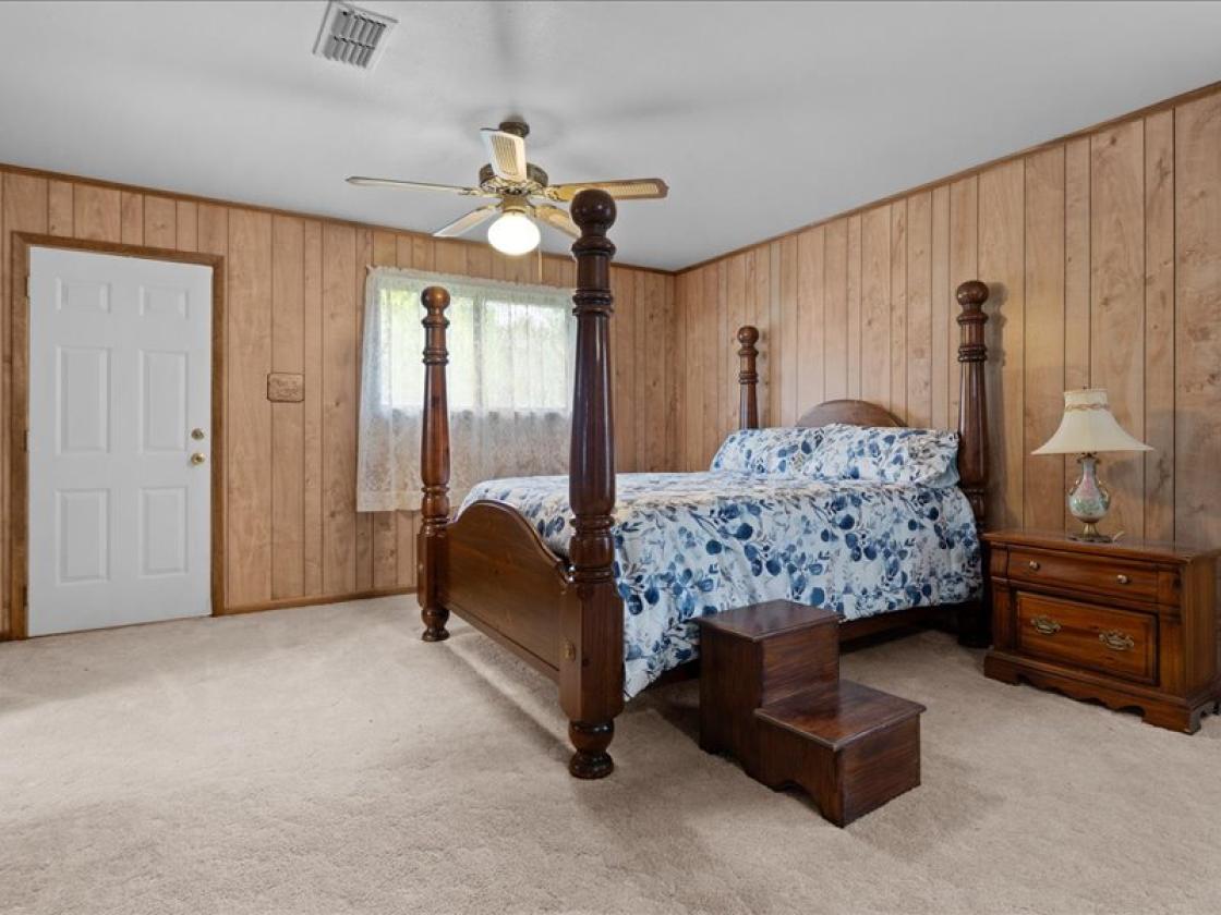Horse property with breathtaking views - photo 14