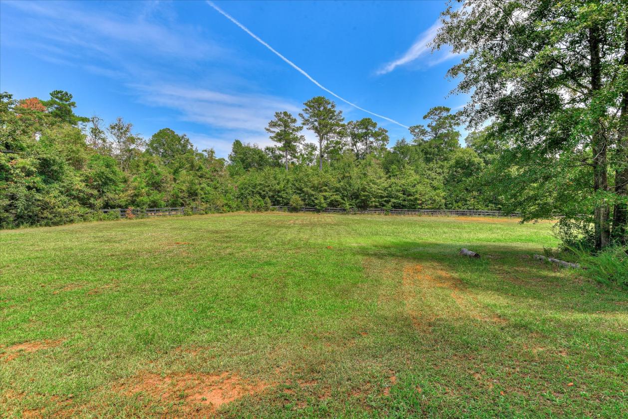 Charming 9 Acres Horse Property - photo 7