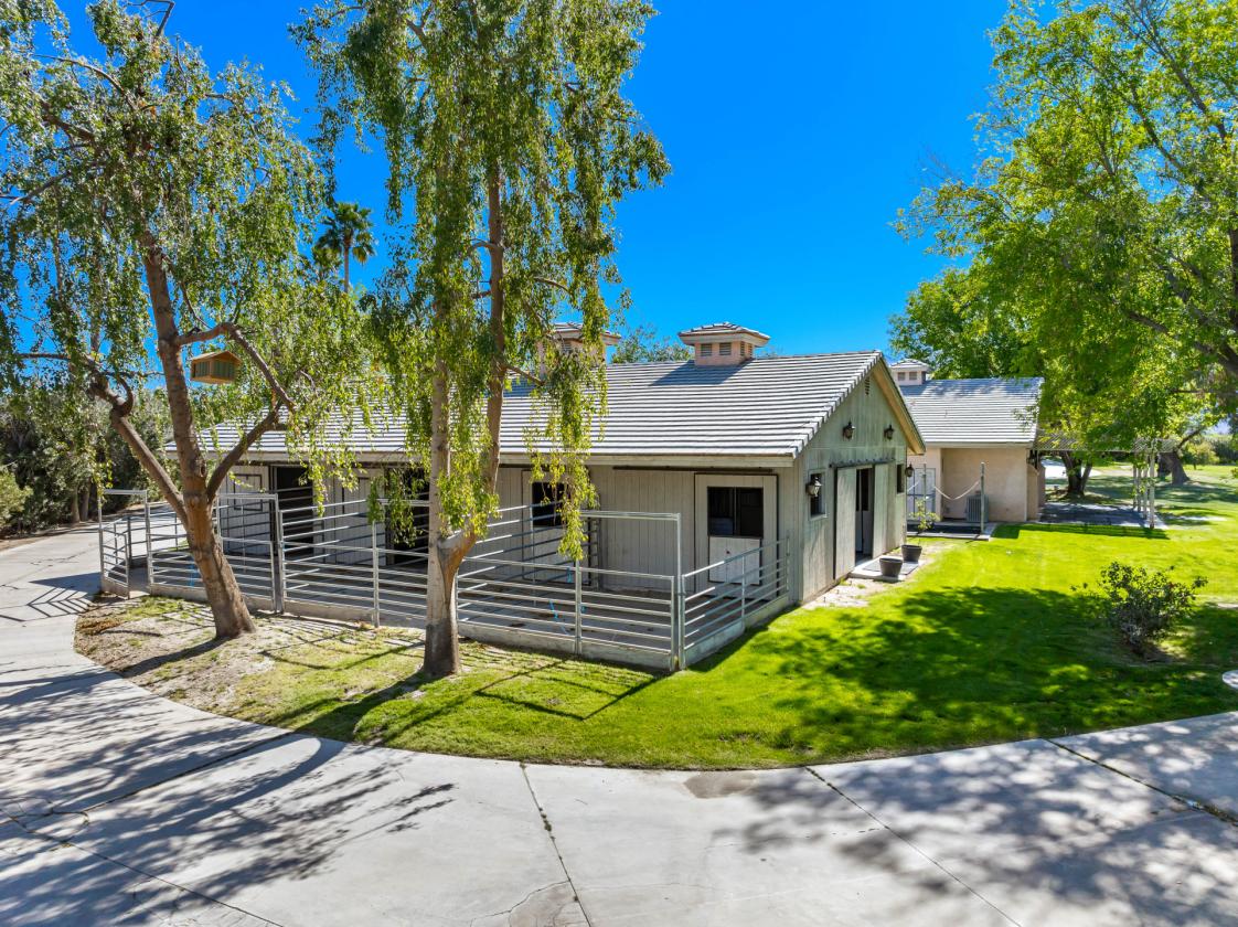 Beautiful equestrian compound on 9.29 acres - photo 18