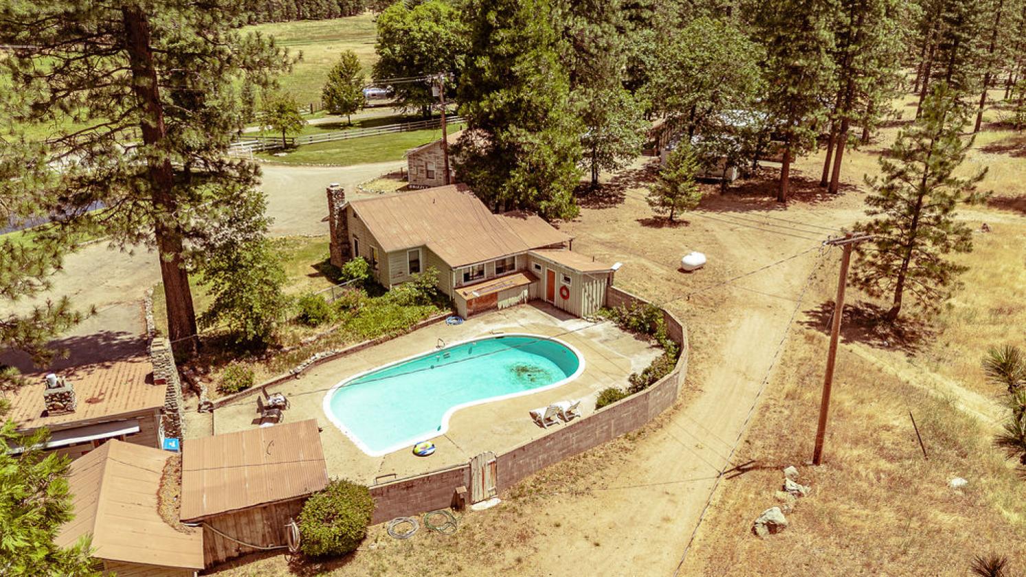 5 Cabins, Pond and Creek Frontage - photo 4