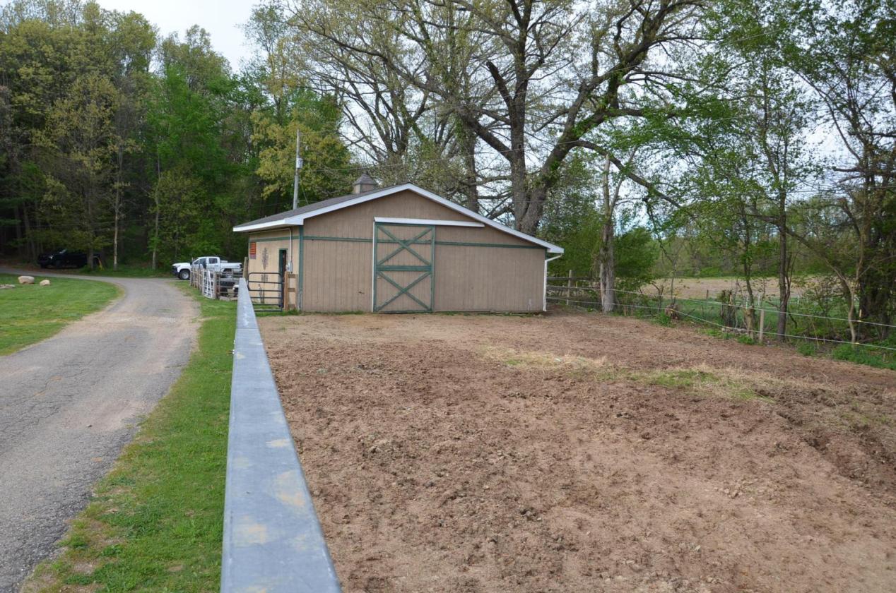 10 acre turn-key horse farm - photo 18