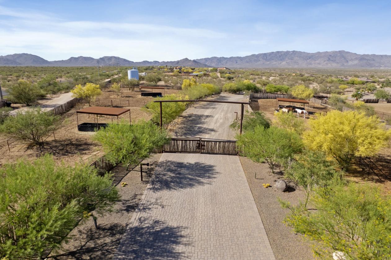 Secluded Luxury Equestrian Property: Turner Ranch - photo 2