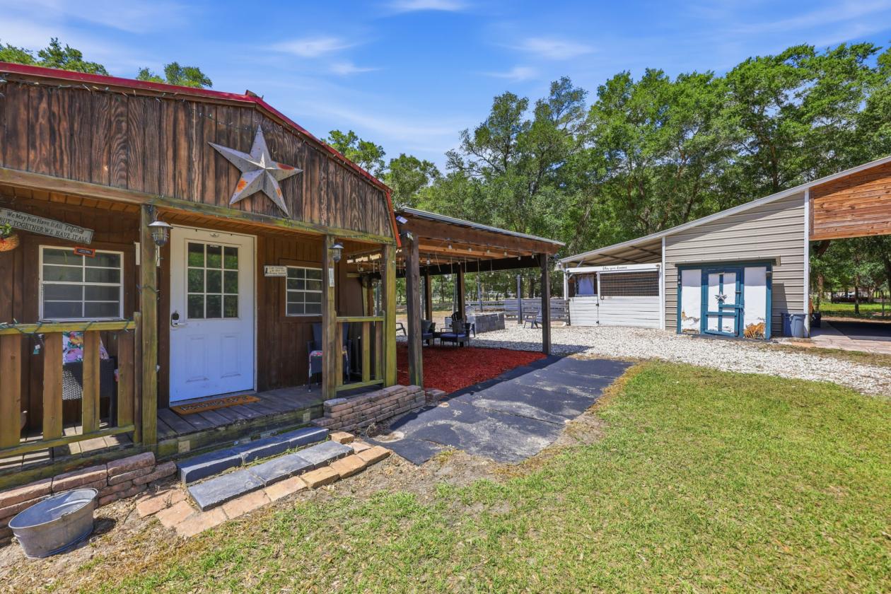 5.89-Acre Farm with 6-Stall Center-Aisle Barn - photo 10