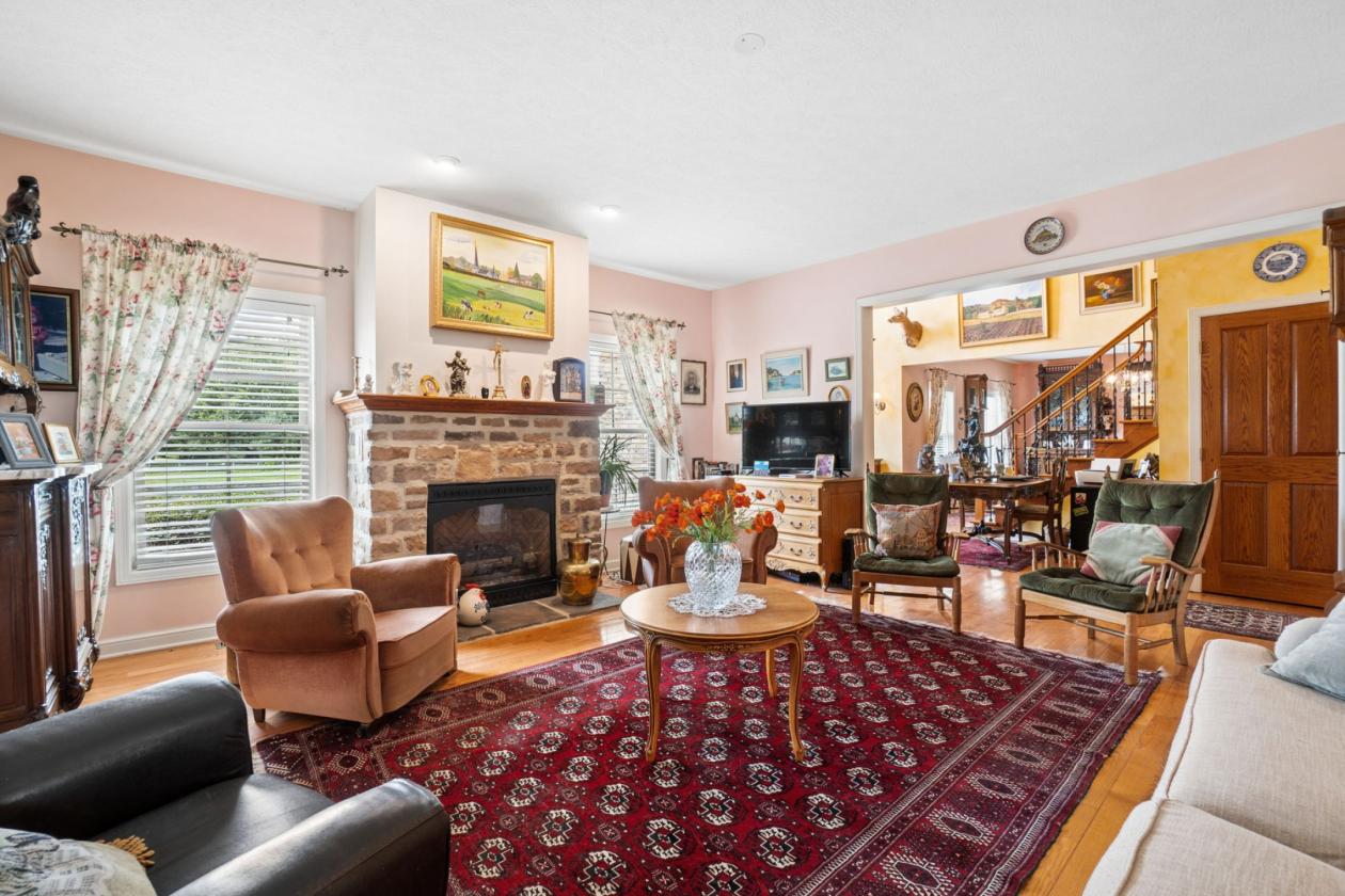 Distinctive Country Estate w 19 stall Horse Barn - photo 14