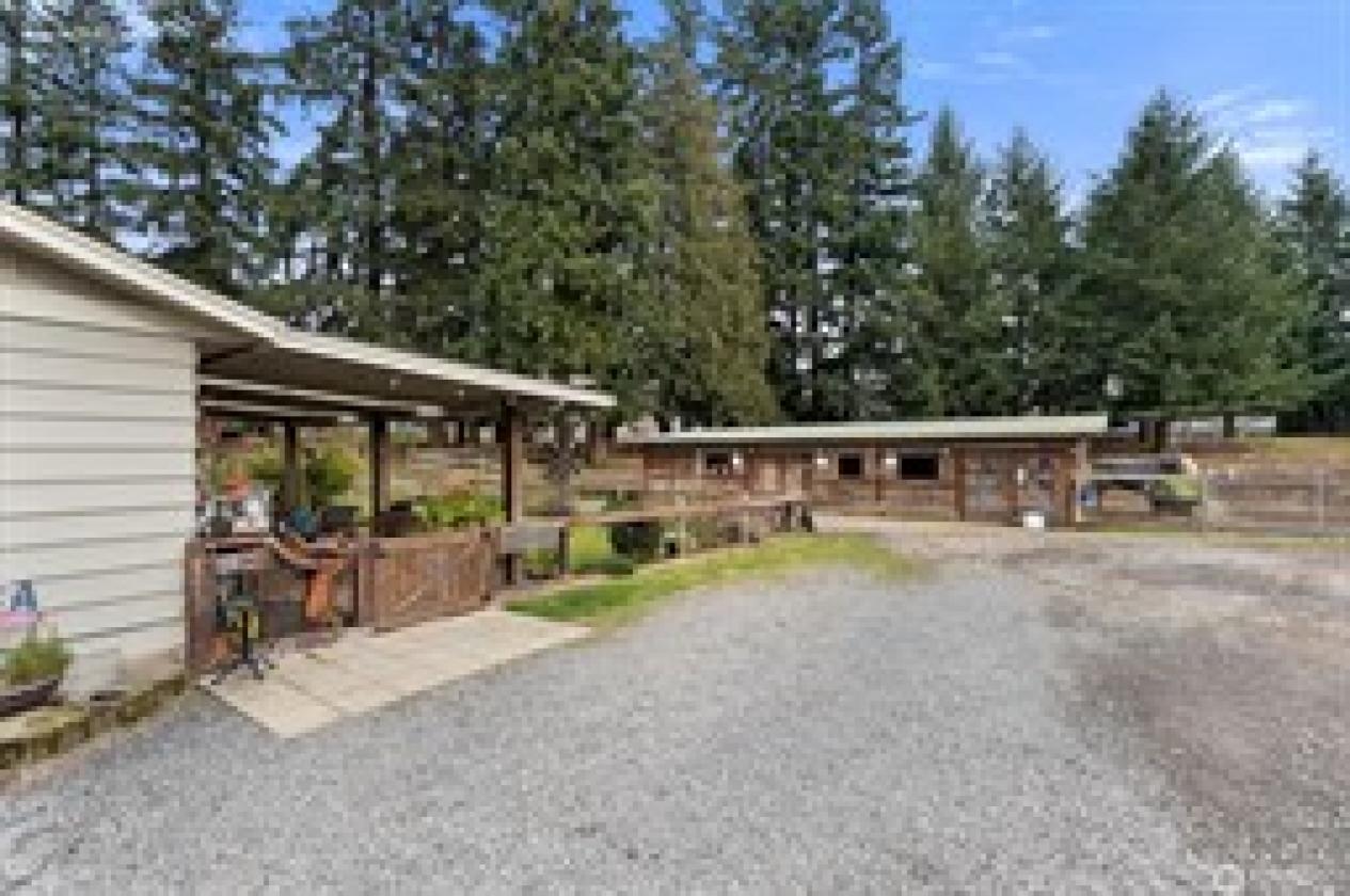 ESTABLISHED 10- ACRE EQUESTRIAN BOARDING OPERATION - photo 25