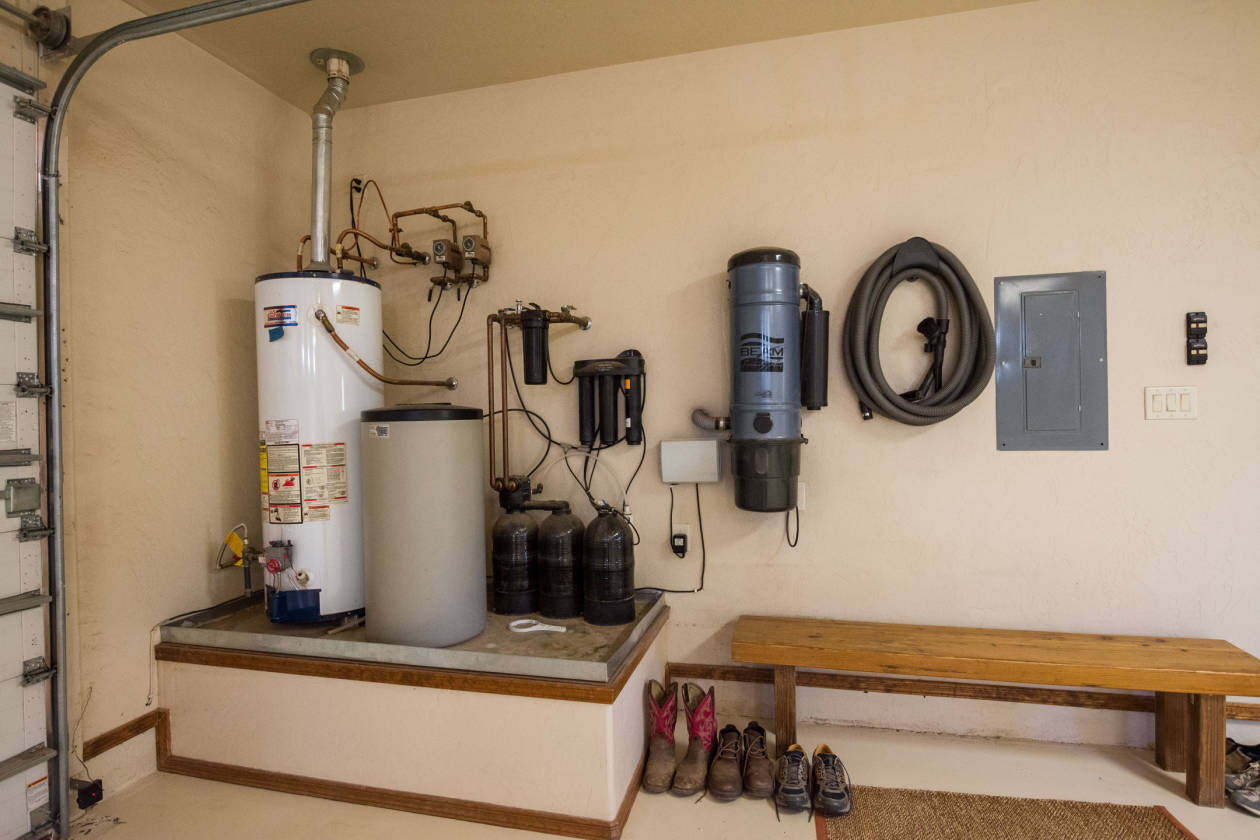 New Mexico Horse Property With AMAZING Riding Opportunities! Las