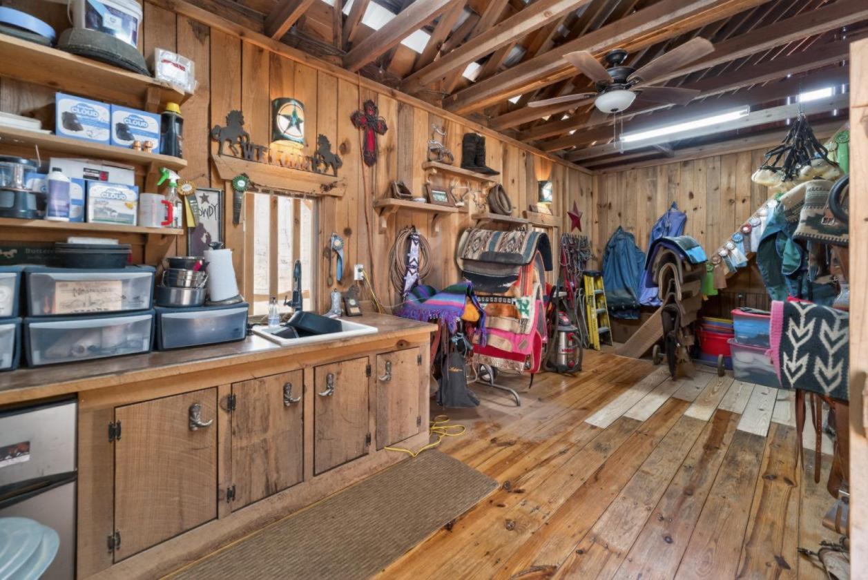 EQUESTRIAN PROPERTY HAVEN - photo 8