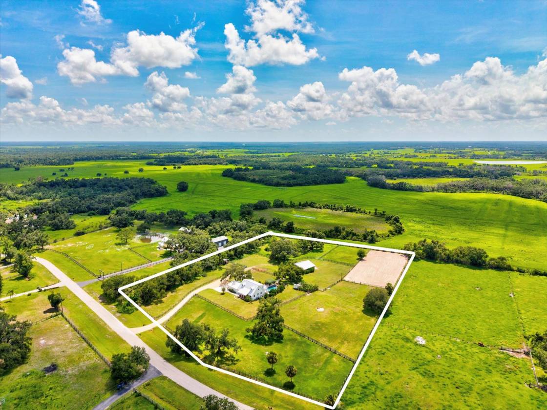 Horse and Hobby Farm on 5.7 Acres - photo 1