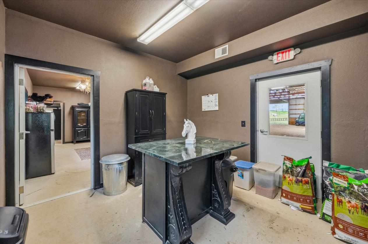 Luxury Equestrian Estate w/ Indoor & New Outdoor - photo 19