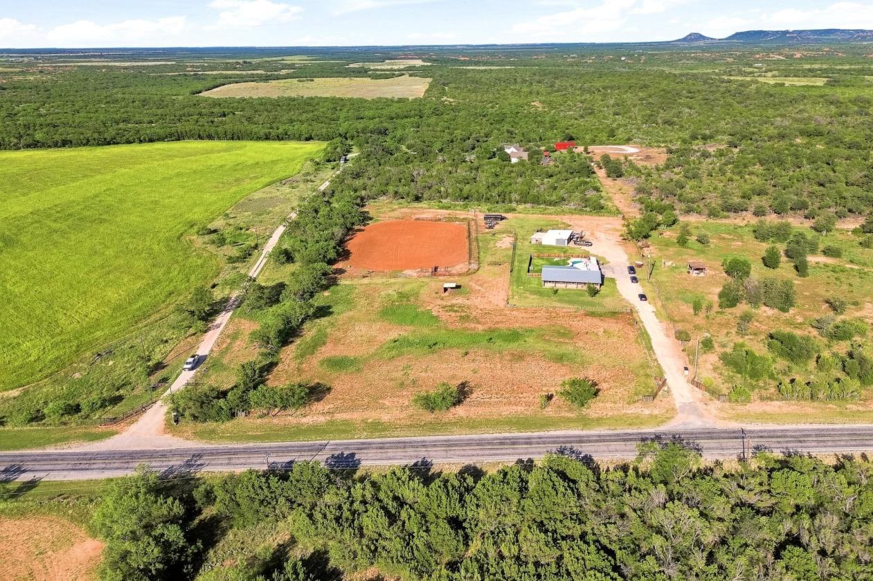 West Texas paradise with pool, barn & arena! - photo 5