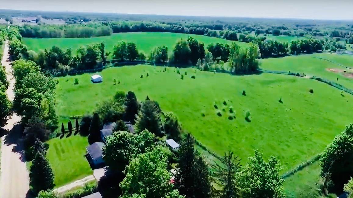 HISTORIC HOME & HORSE FARM Lapeer, Lapeer County, Michigan