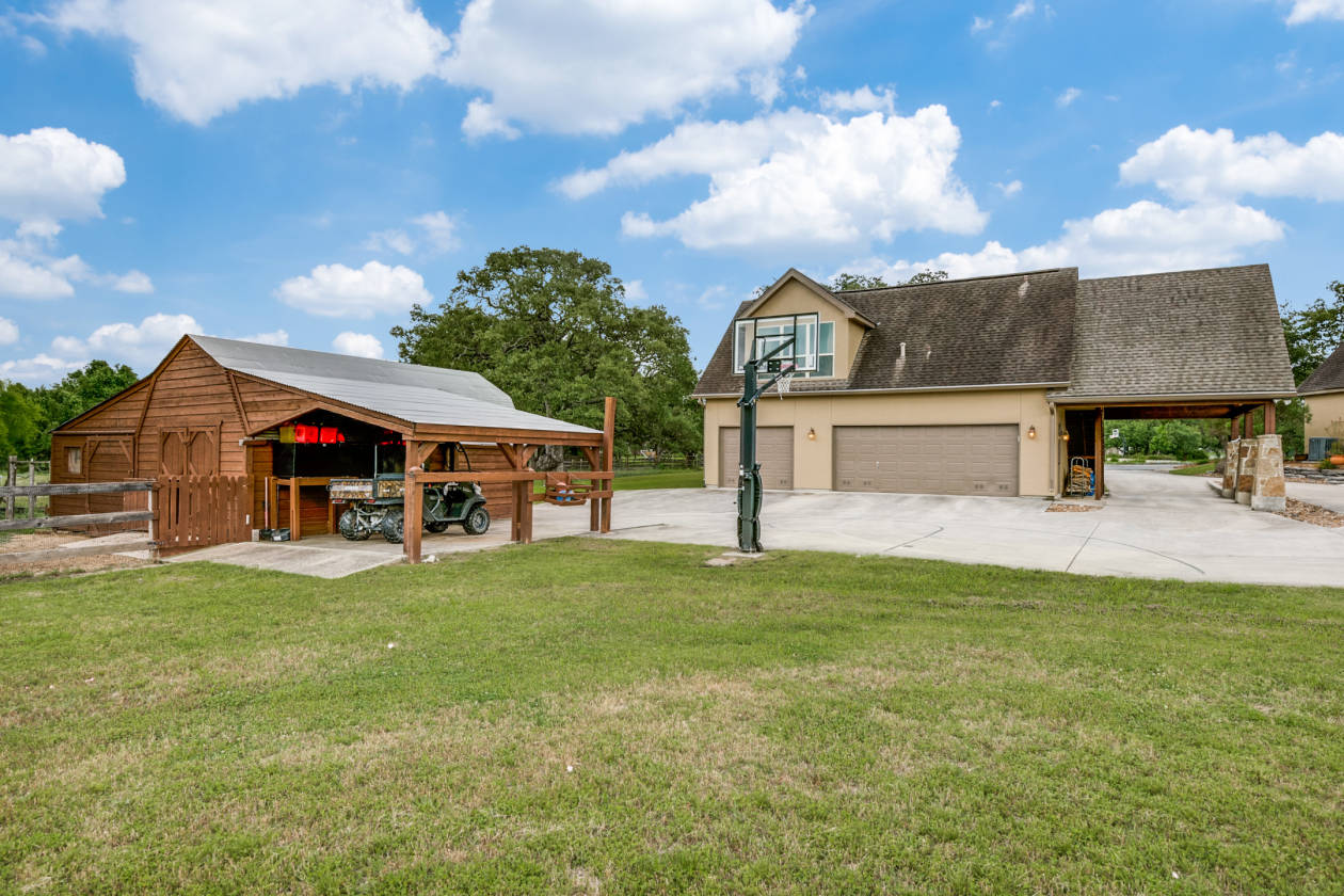 Amazing private 12 acres conveniently located in Fair Oaks Ranch