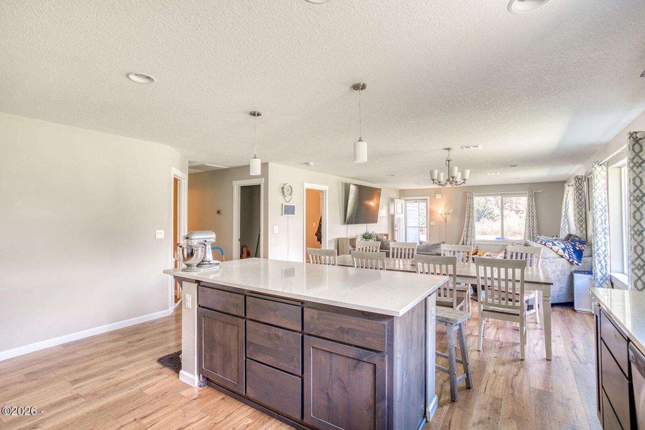 One-Owner HiLine Home Set on 2.92 Acres - photo 13