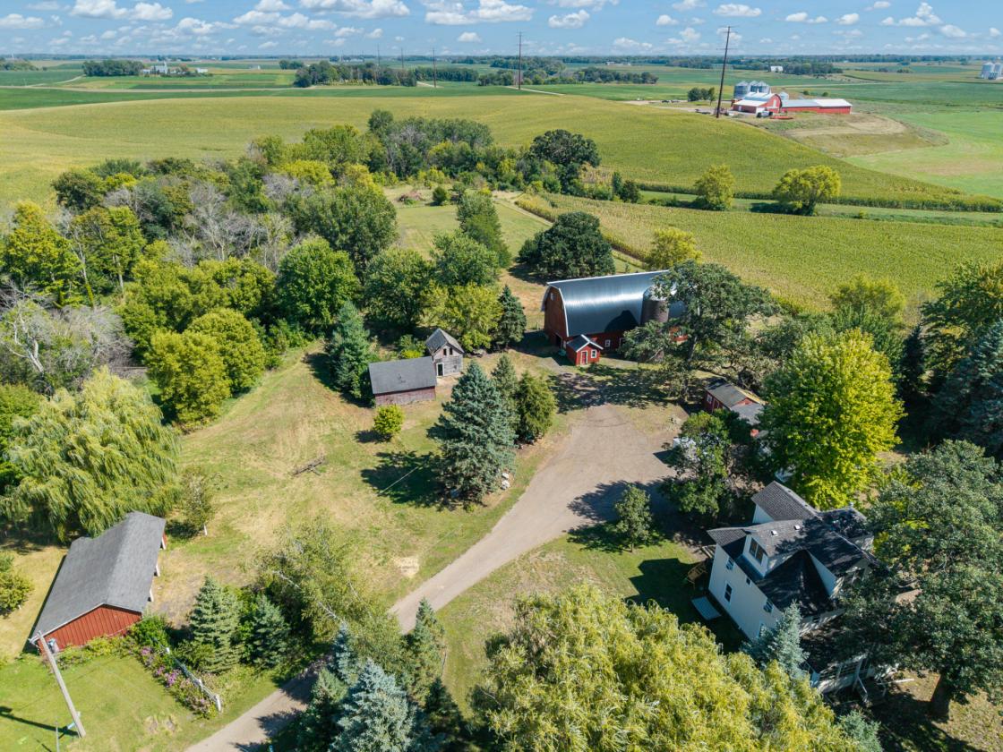 Hobby Farm w/ Horse Barn 20 min SW of Shakopee - photo 1