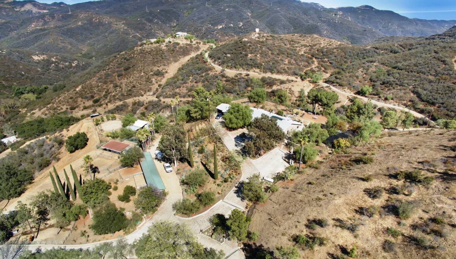 PRIVATE EQUESTRIAN COMPOUND • 82.7 ACRE MALIBU RANCH Malibu, Los Angeles County, California