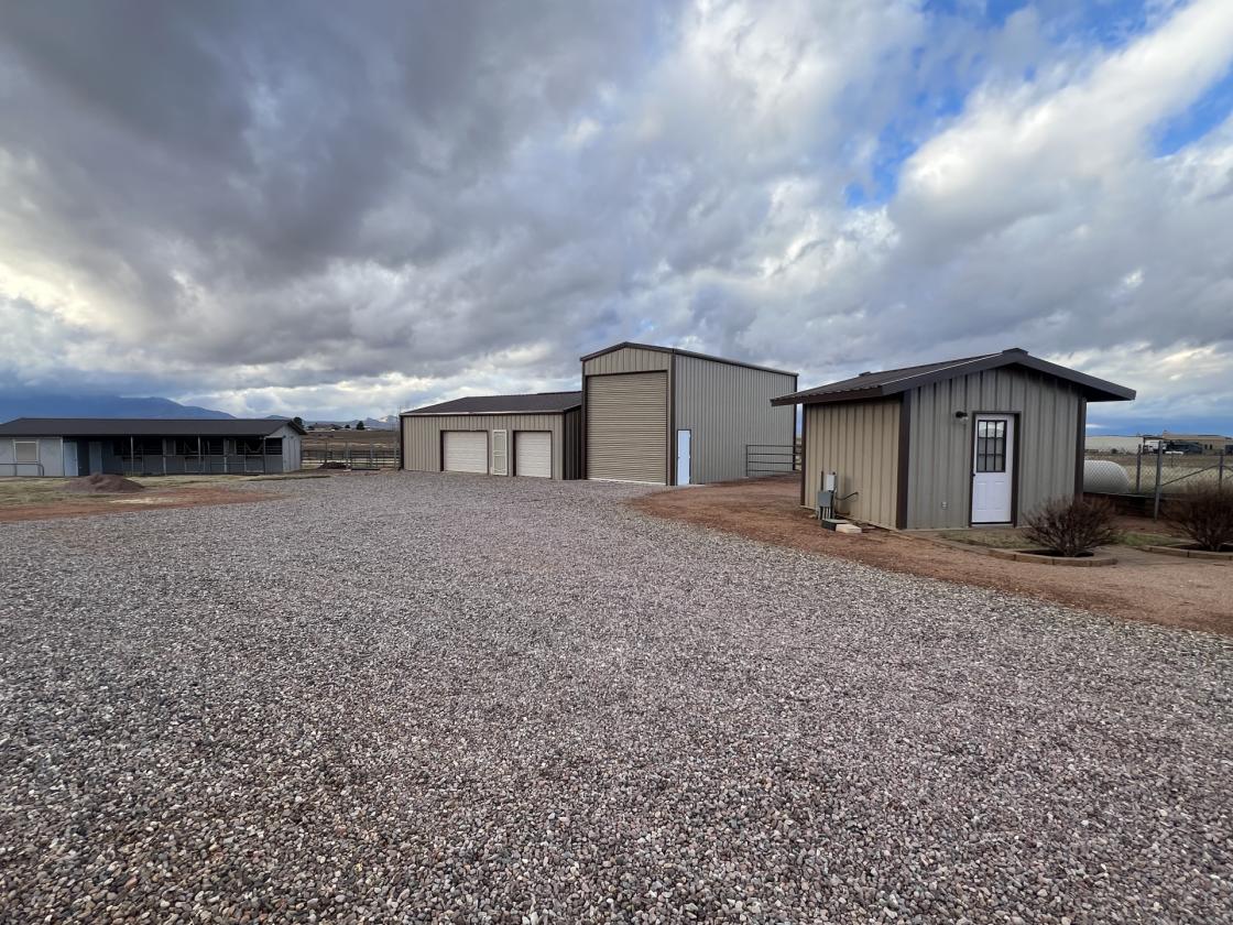 Elgin Beauty! workshop/RV garage/barn/ arena/house - photo 17