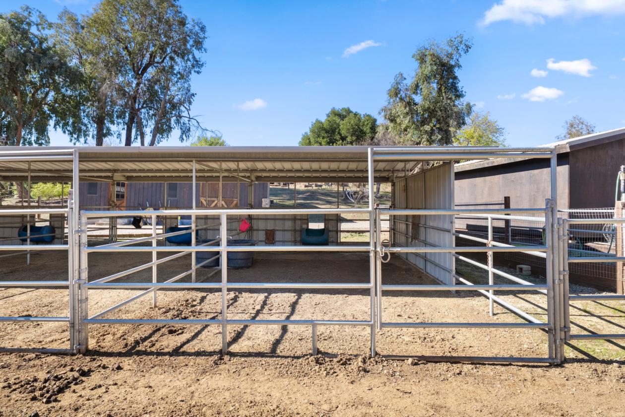 Horse Ranch in Ortega Mountian - photo 6