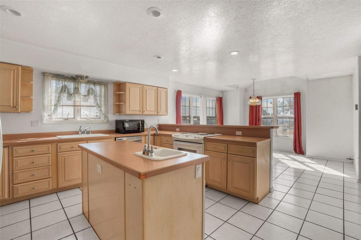 *** PRICE CHANGE***NOW $795,000 (WAS $900,000) - photo 13