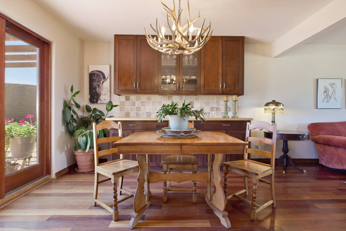 Rare Equestrian Ranch in the Taos Valley with Water Rights Taos, Taos