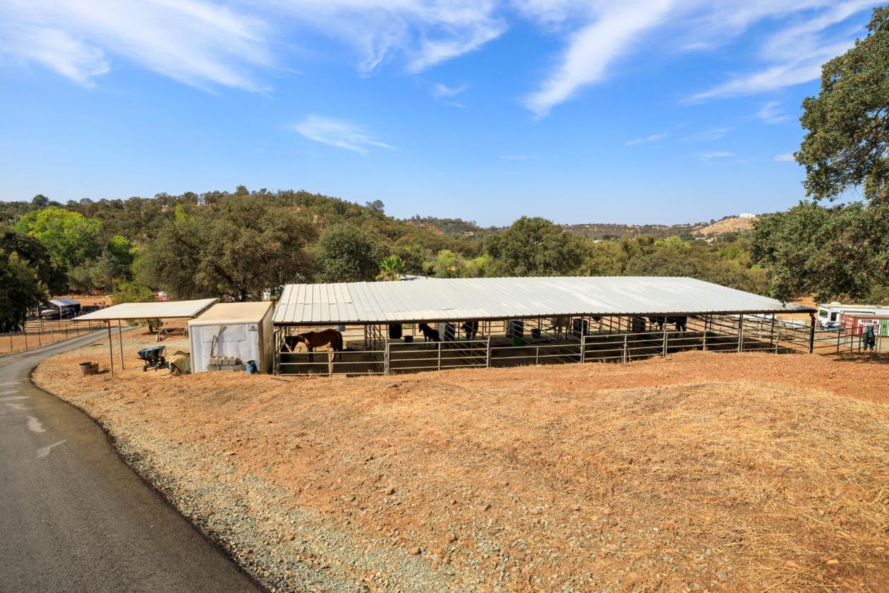 SPECTACTULAR LAKE FRONT HORSE PROPERTY RANCHETTE!! - photo 13