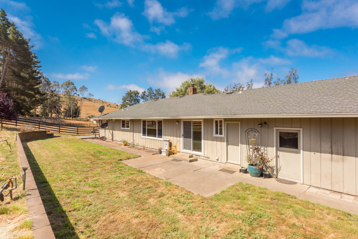 Beautiful Valley Ford Ranch on 12 Acres just minutes from... Valley