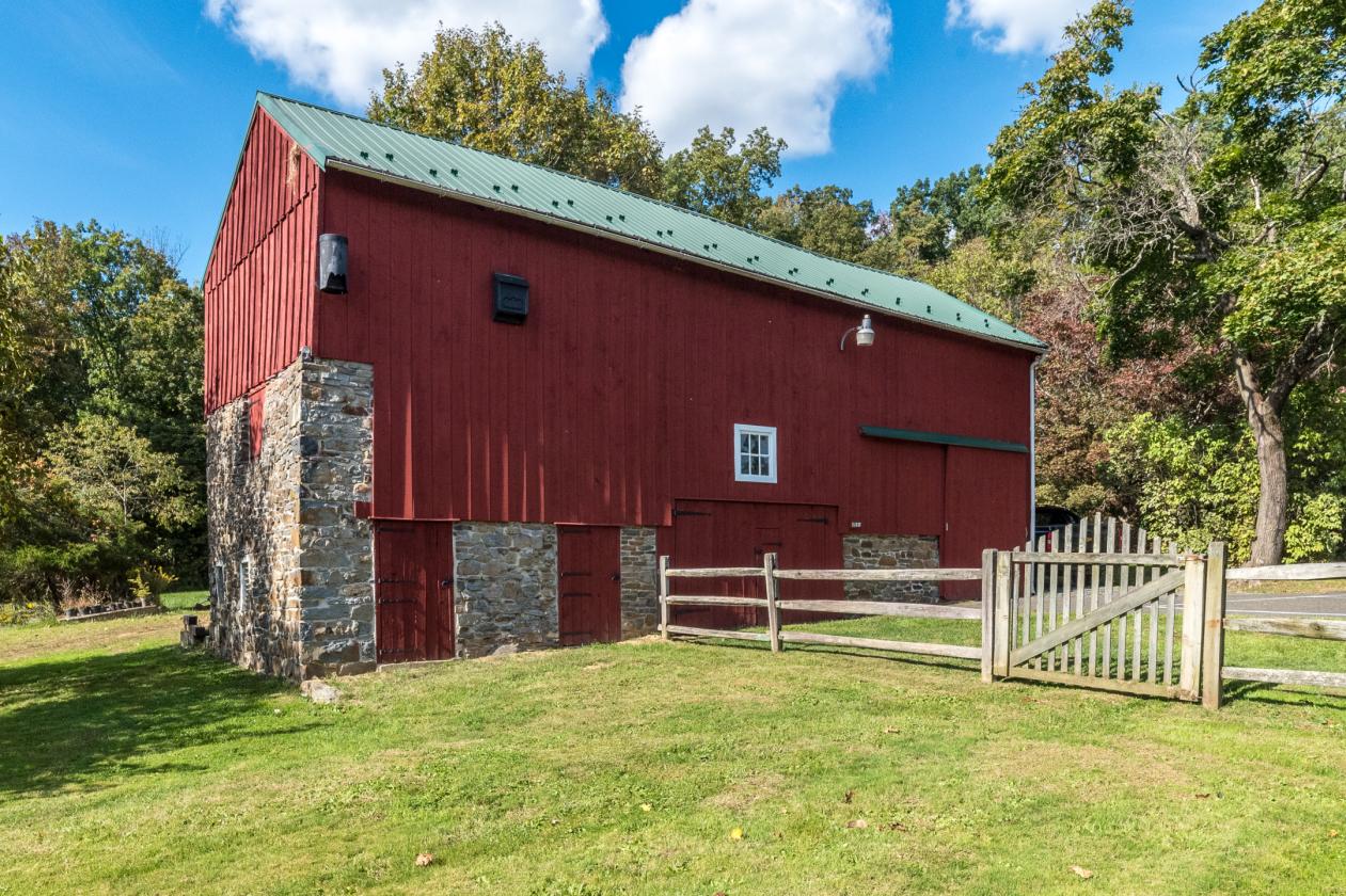 Historic 6+ Acre Horse Property with Barn, Pasture - photo 4