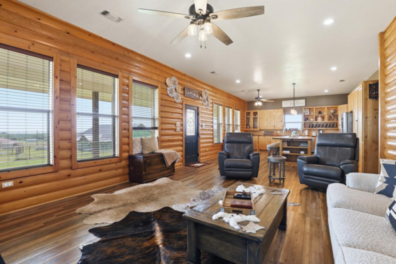 PRICE UPDATE! Turn-key horse property - photo 6