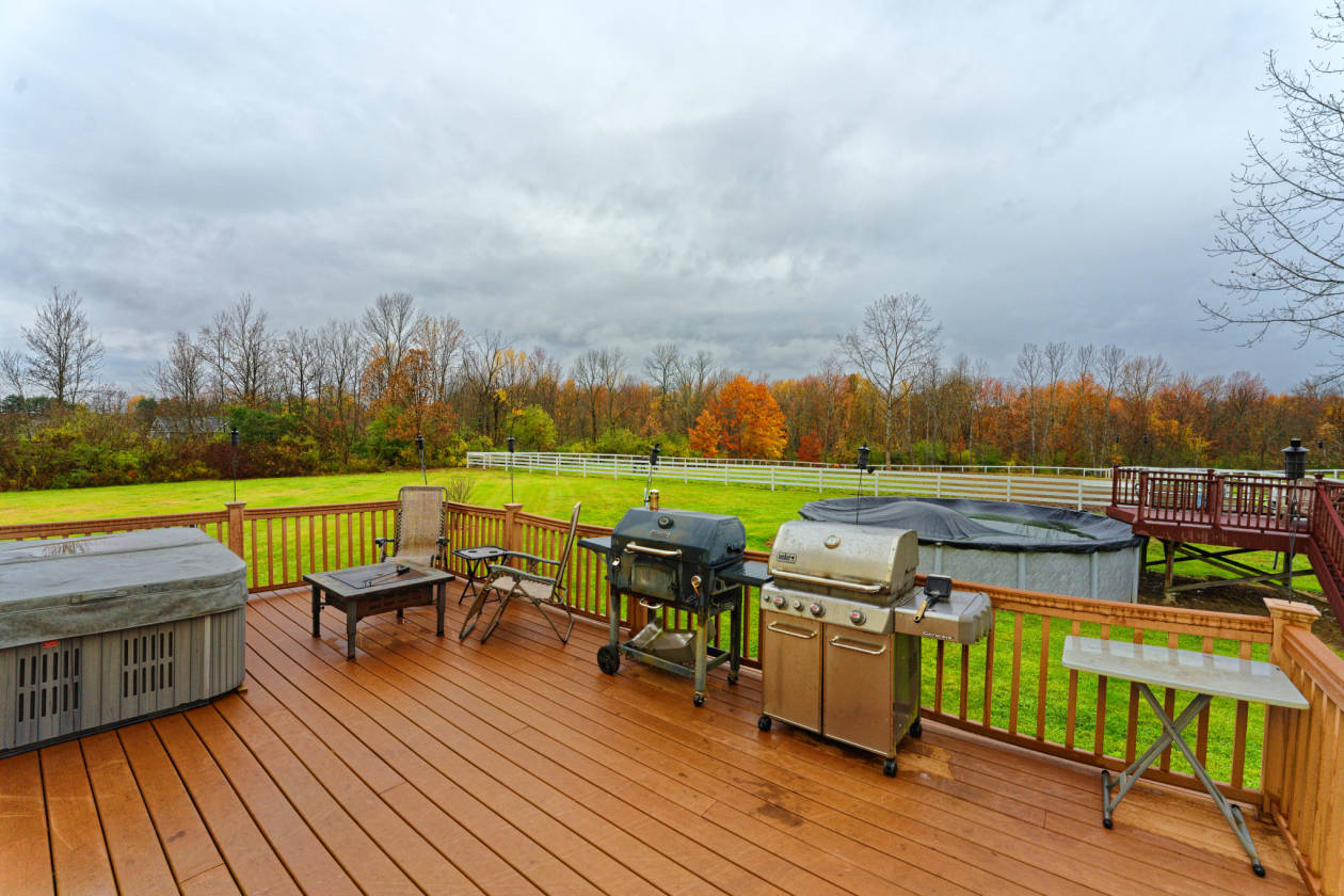 Gentlemens Farm in Schuylerville NYNew 6 stall horse barn, home