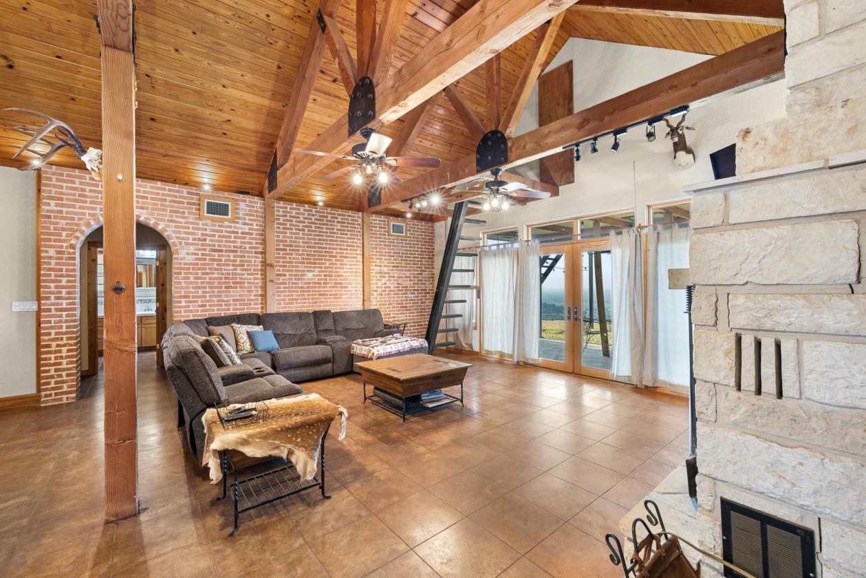 Income Producing Hill Country Retreat - photo 2