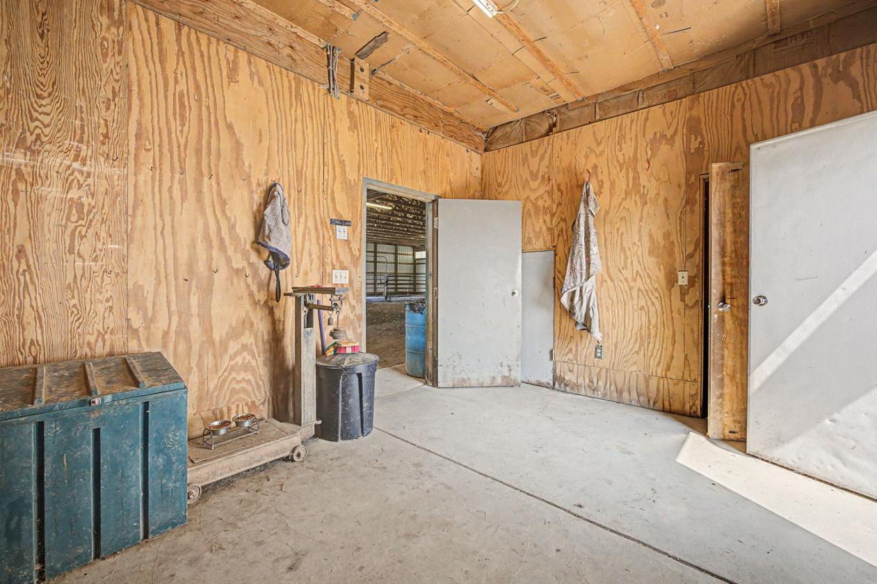 Indoor Arena on 26 Acres with Large Home - photo 7