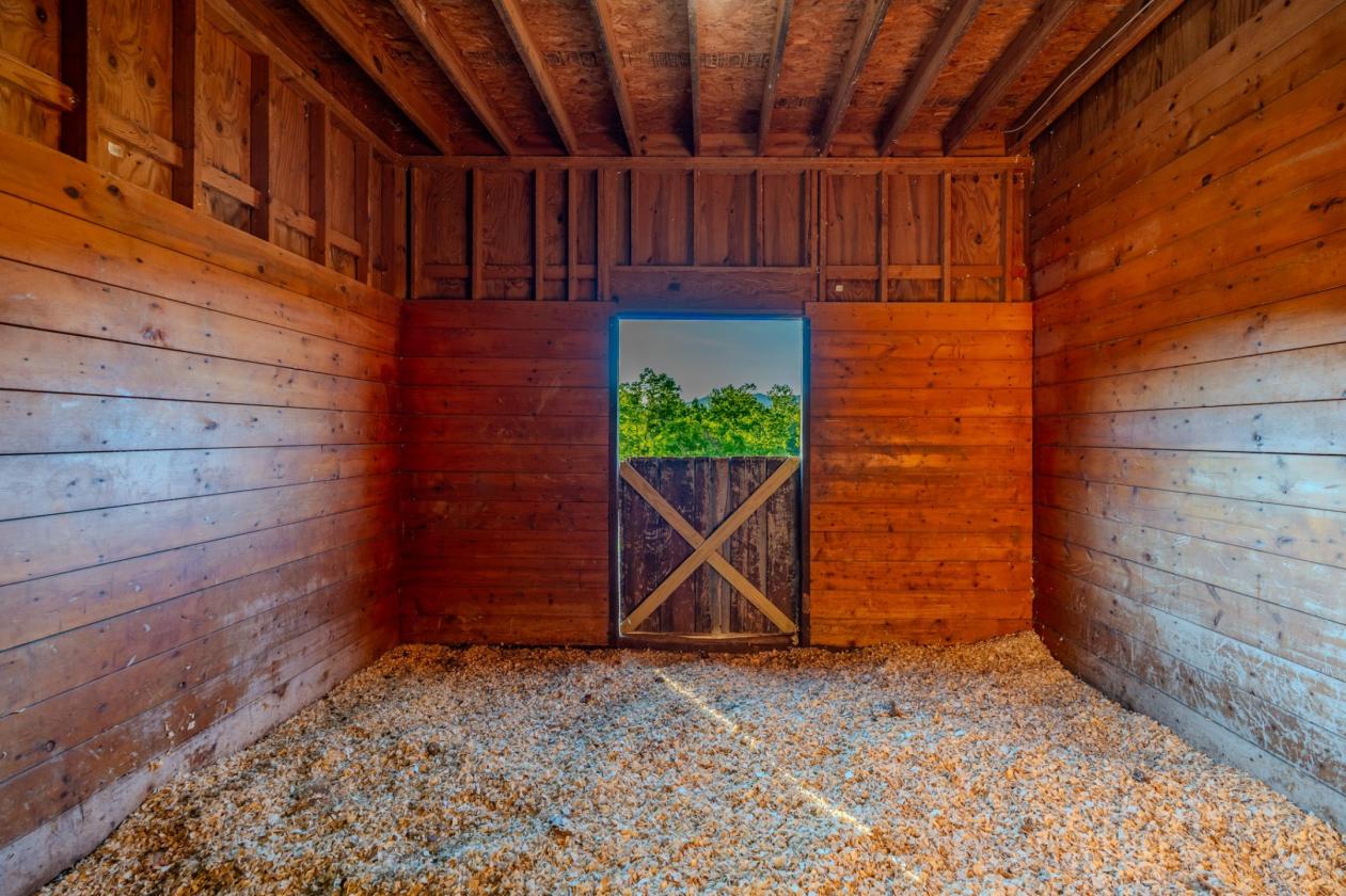 Historic 24 ac Equestrian Estate w Covered Arena - photo 4