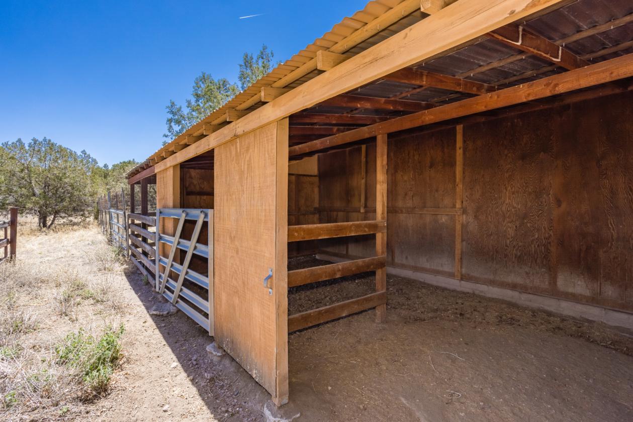 Gentlemans ranch Over 21 acres of Privacy - photo 20