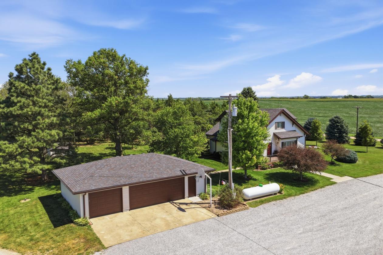 Meticulously Well Maintained Acreage! - photo 6