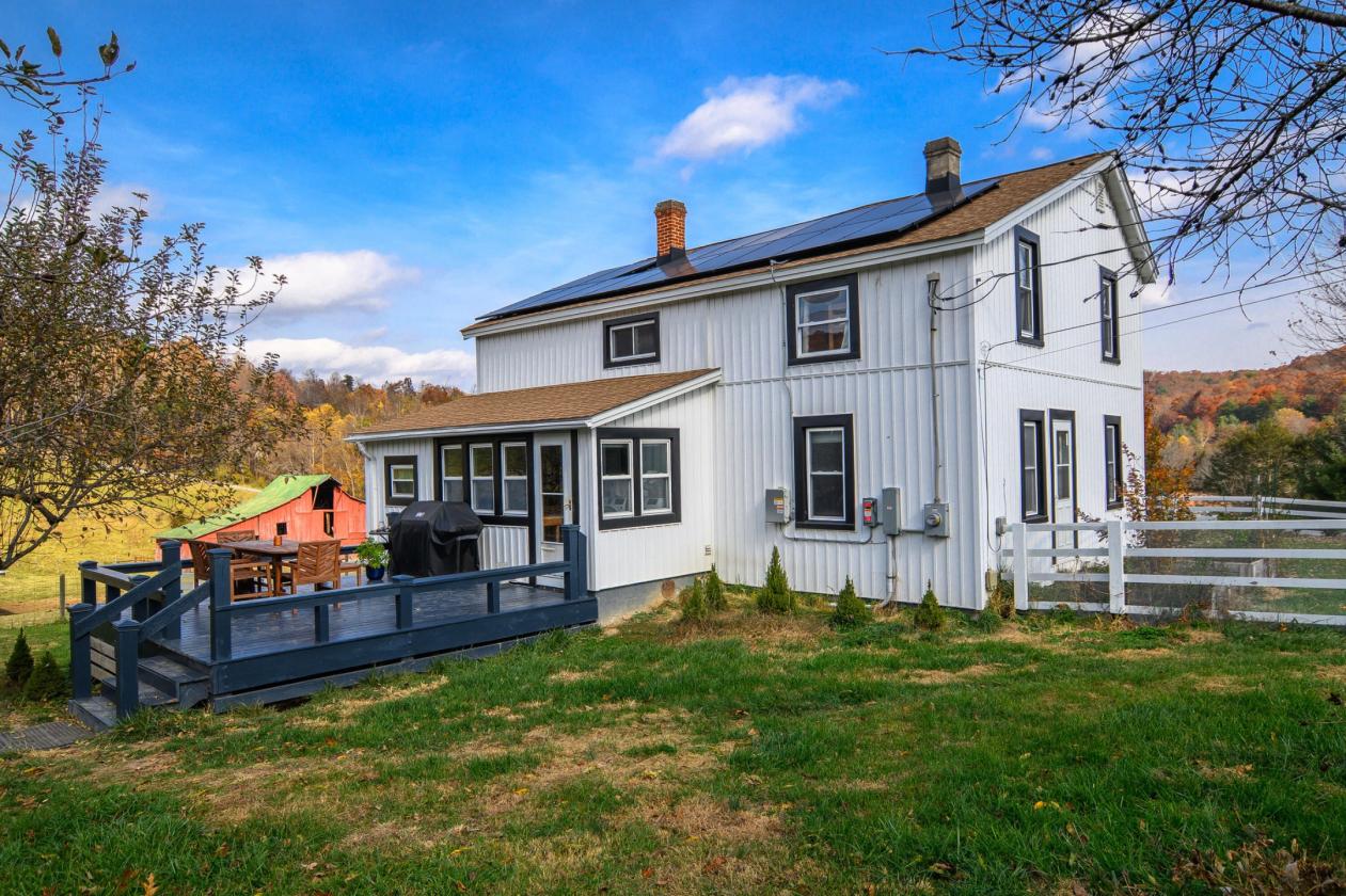 Beautiful Horse Property on 16.13 Acres - photo 4