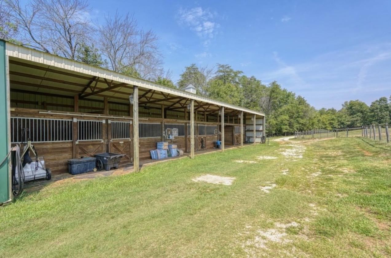 Beautiful Equestrian Property - photo 27