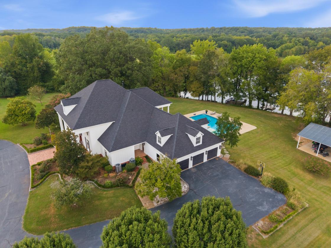 Rare Arkansas Estate with equestrian stalls - photo 6