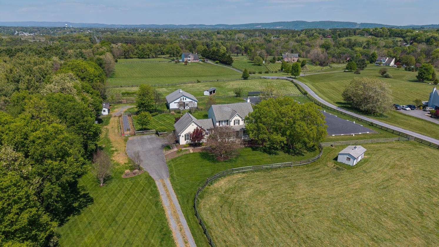 Picturesques Equestrian Retreat in Loudoun County - photo 9