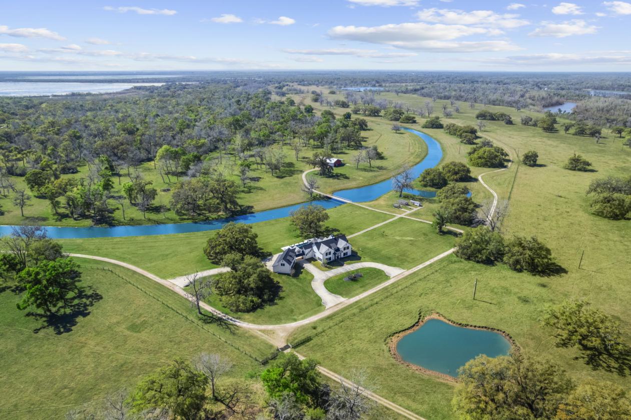 621 Acres of Texas Luxury - photo 1