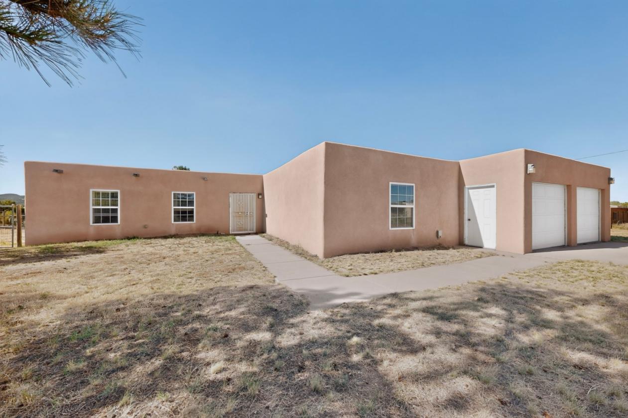 Fabulous, one of a kind horse property - photo 2