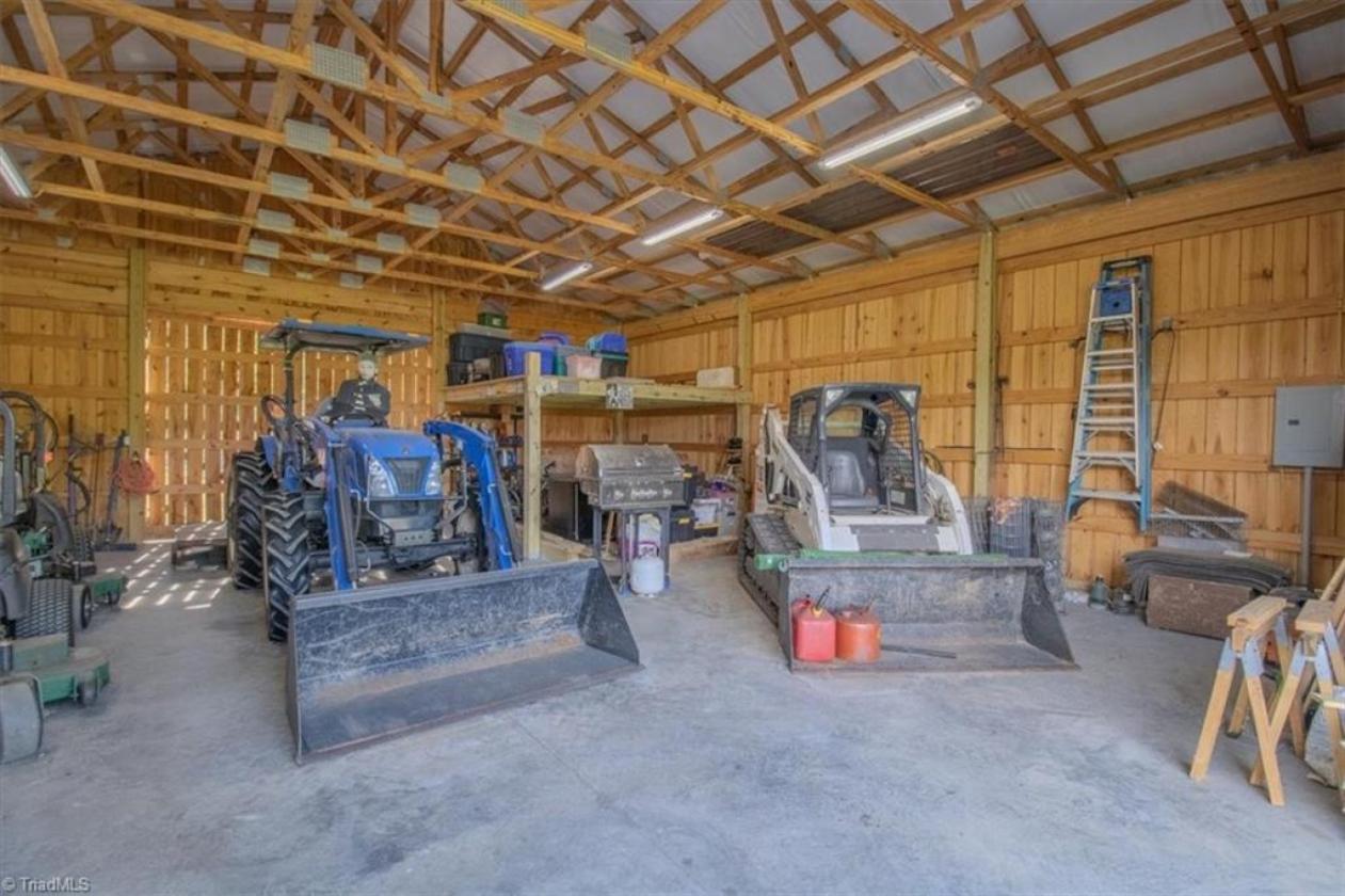 Luxury equestrian farm with custom home - photo 17