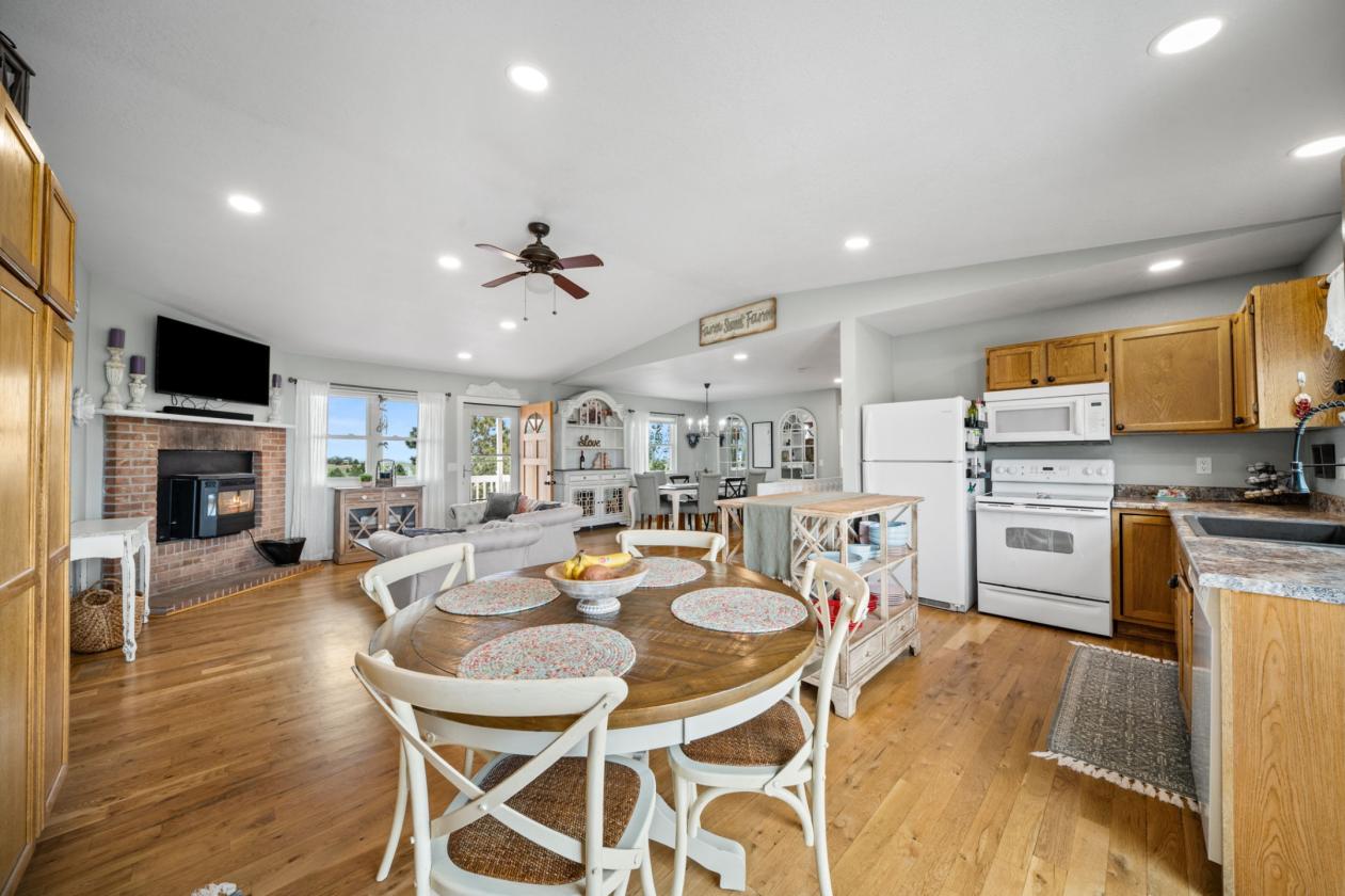Pikes Peak Views & Horse-Ready Living - photo 7