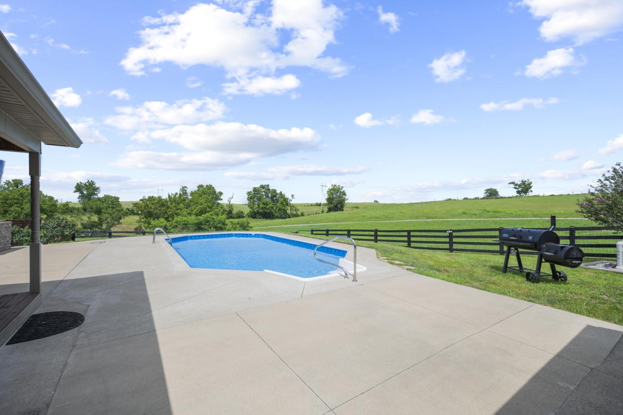 Private Estate Home w/Pool, Barn & Geothermal - photo 25