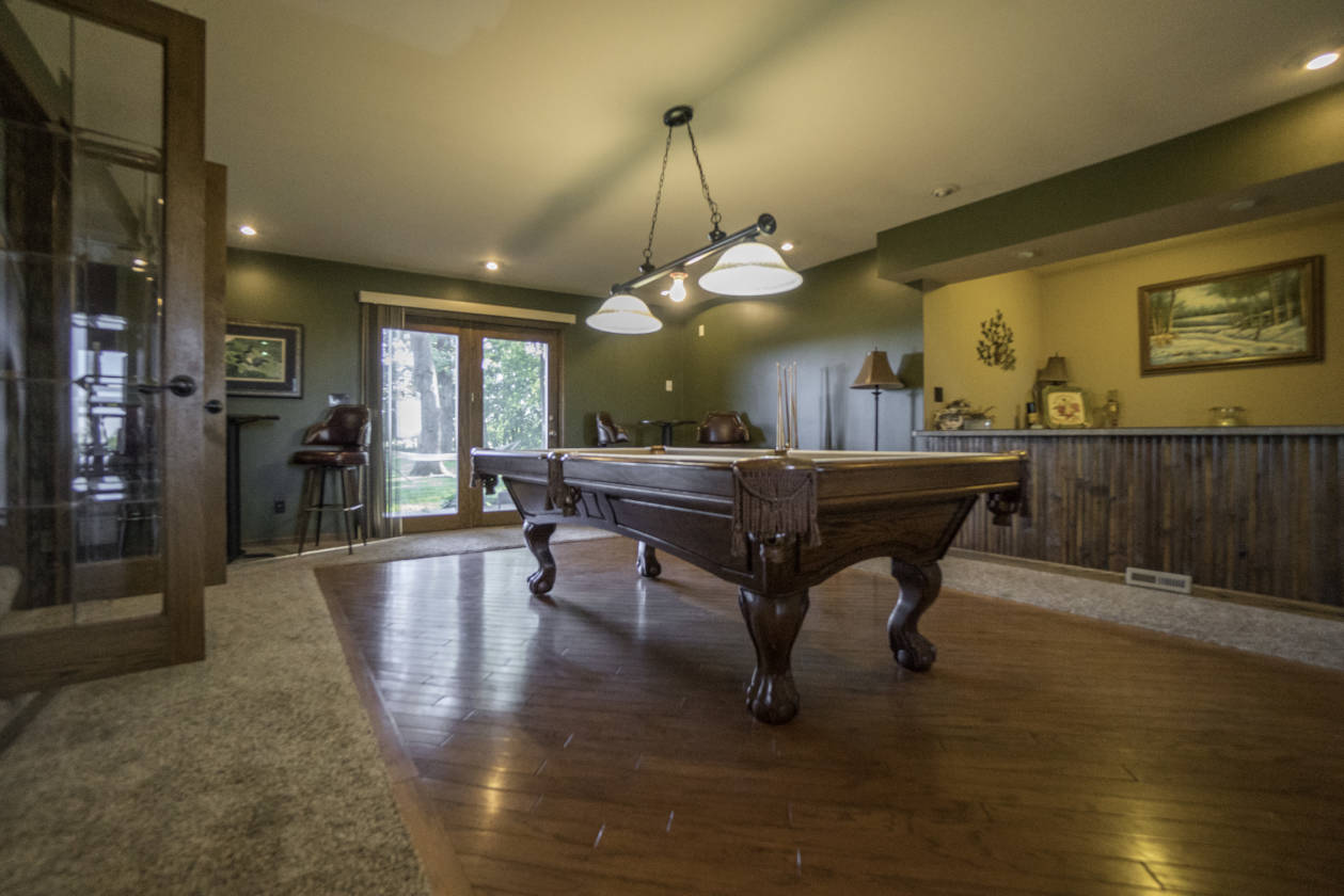 Beautiful 4000+ sq ft home on rolling 10 acre farm... Valparaiso