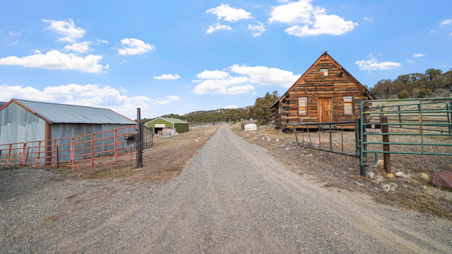 Rustic Log Cabin with Panoramic Views - photo 18