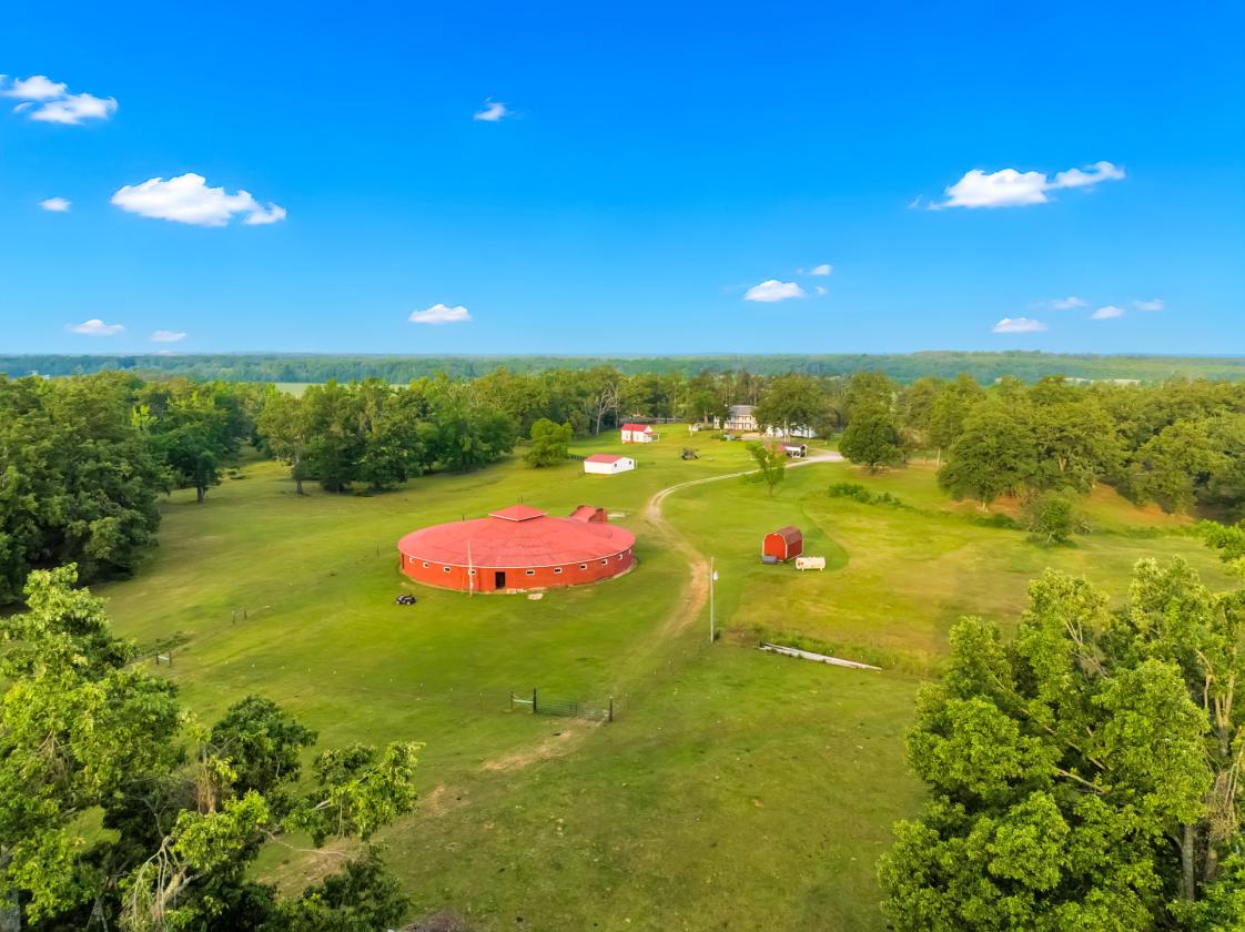 Rare Historic Round Polo Barn - photo 3