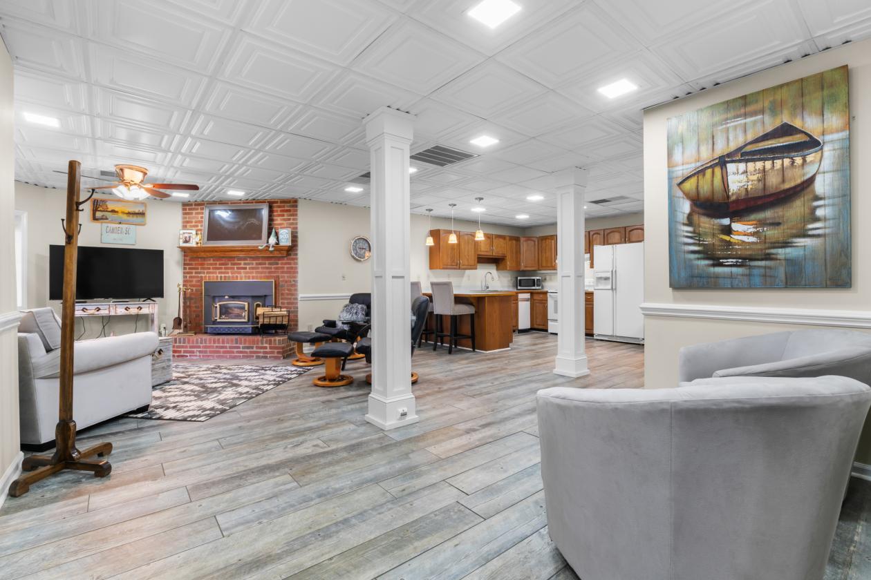Lakefront Equestrian Estate on 8 Acres - photo 25